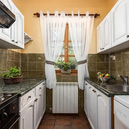 Vakantiehuis Gorgeous In With Kitchen Pazin